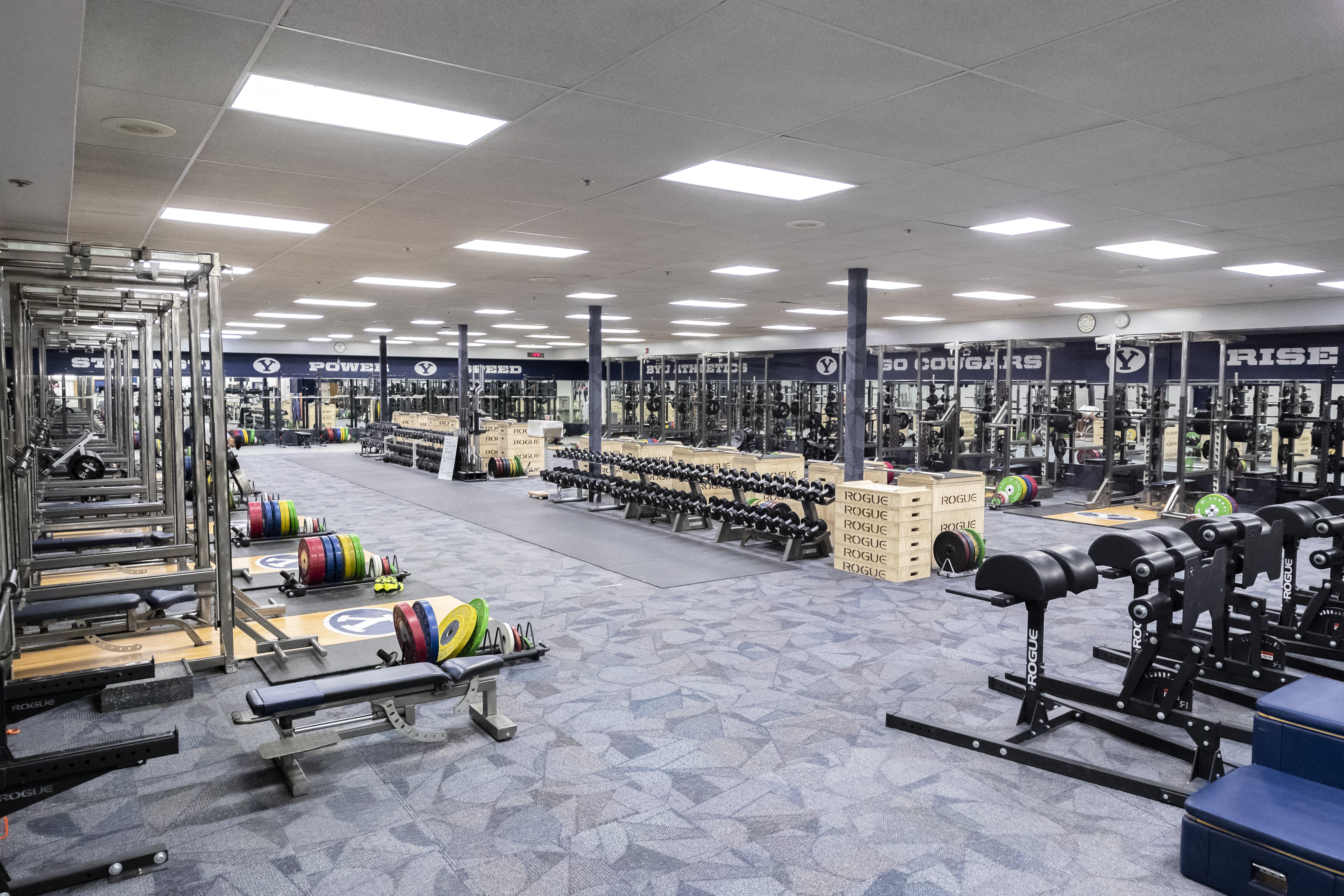 Inside of weightlifting facility 