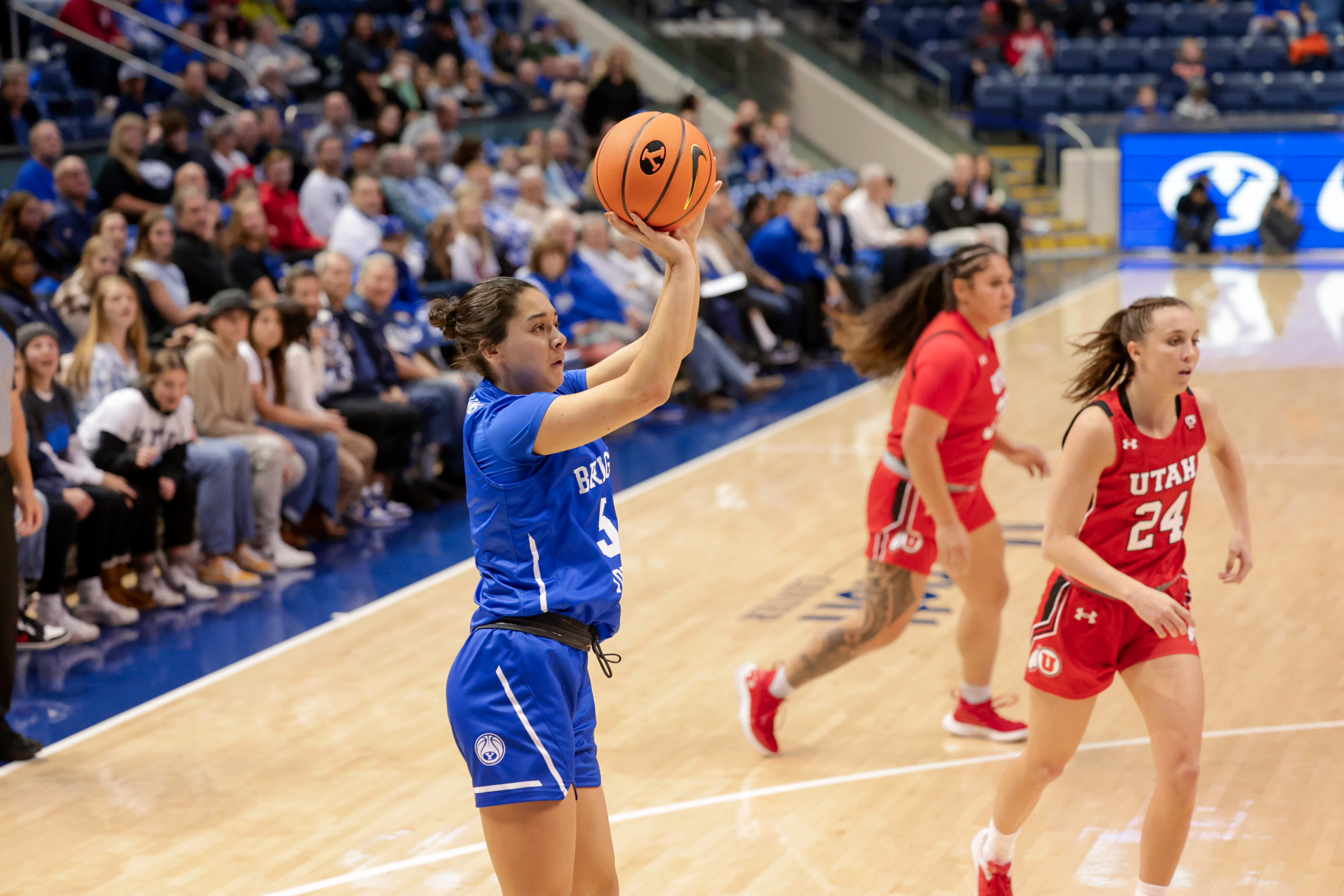Arielle Mackey-Williams puts up a shot during a game against Utah on December 10, 2022.