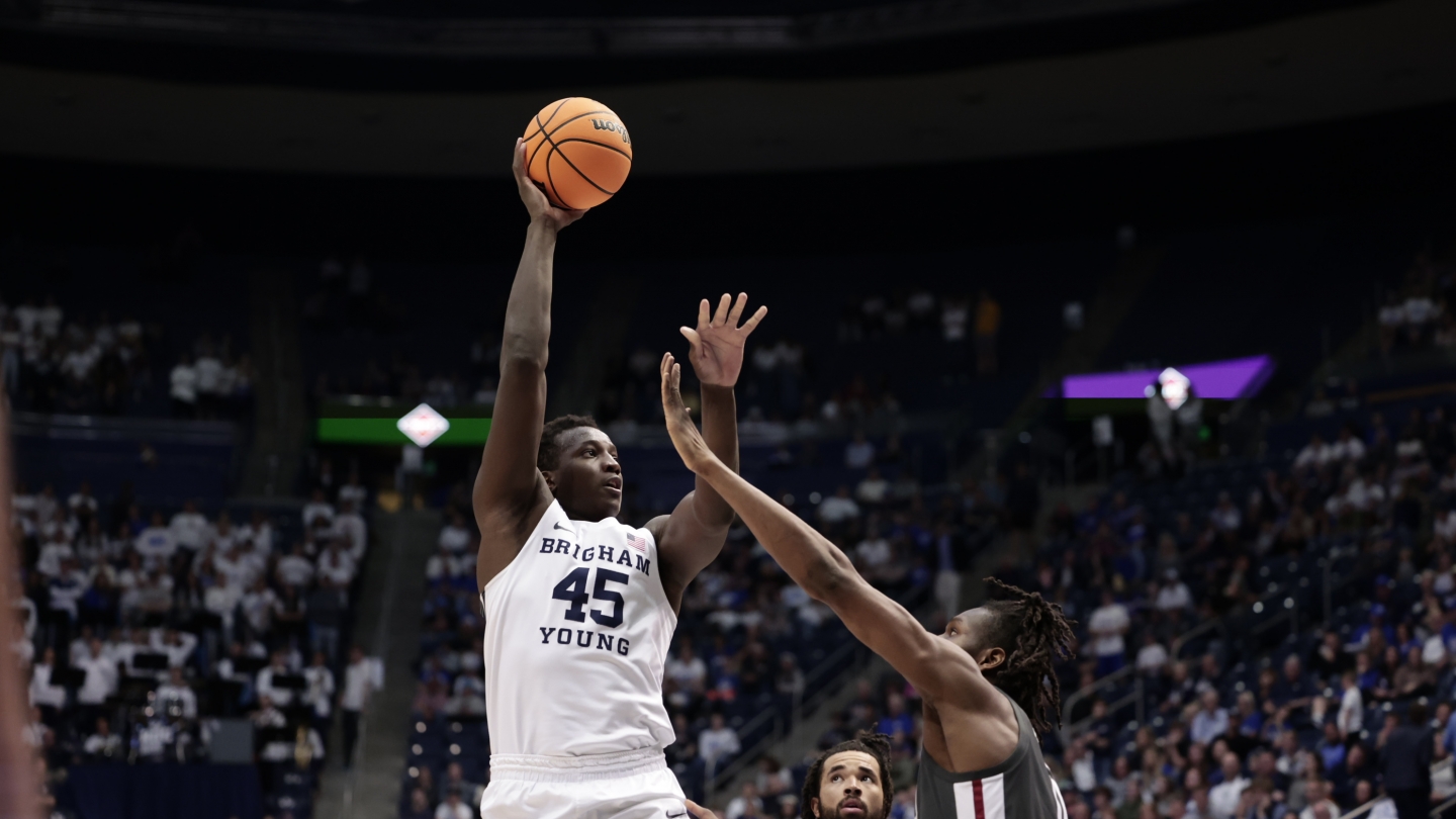 Fousseyni Traore shoots over a defender vs. Washington State in NIT quarterfinals March 23, 2022