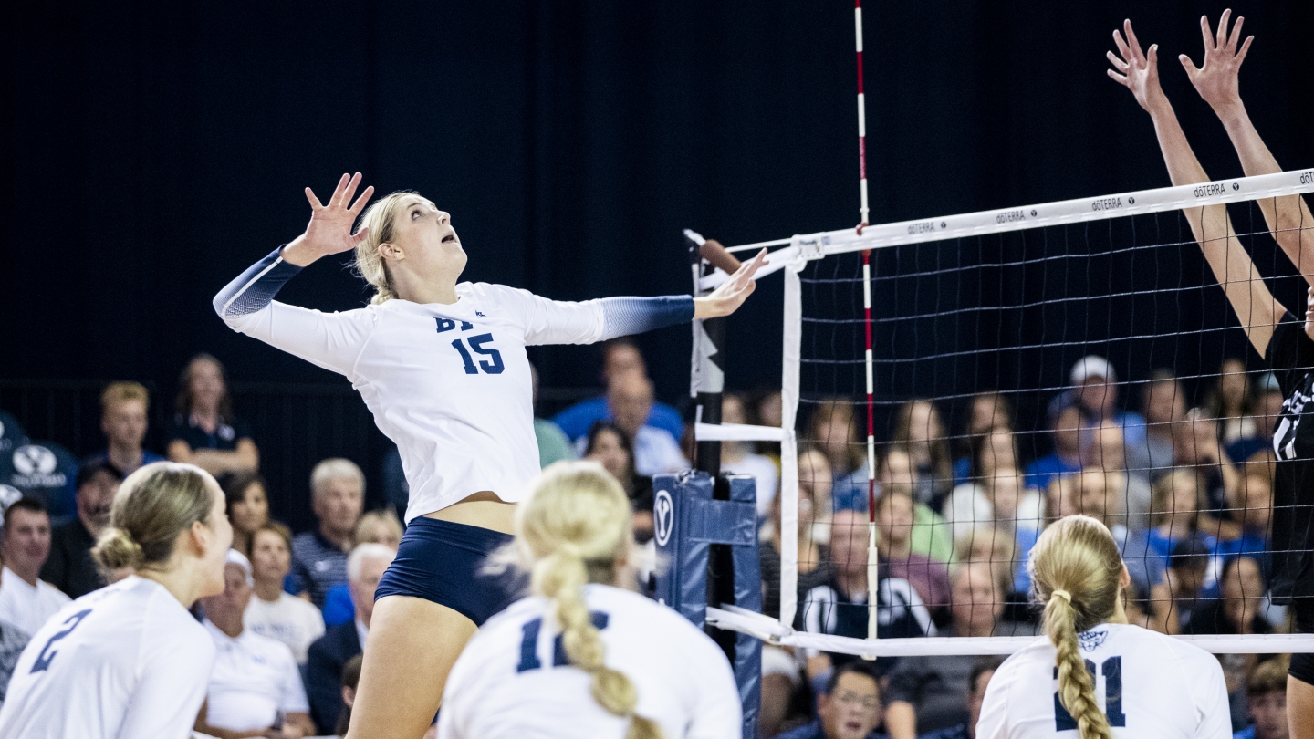 Elyse Stowell rises up for attack against Utah State