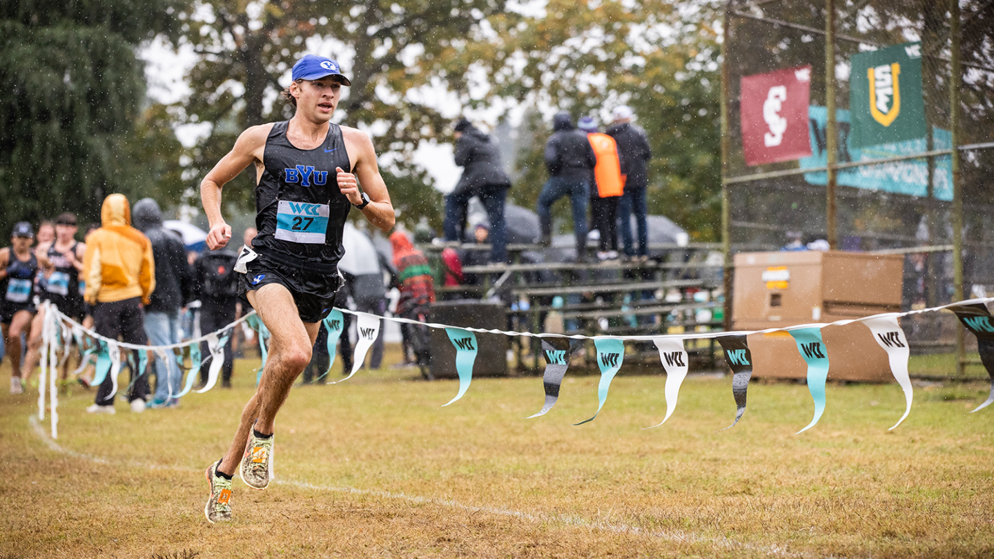 Casey Clinger competes at the 2022 WCC Cross Country Championship