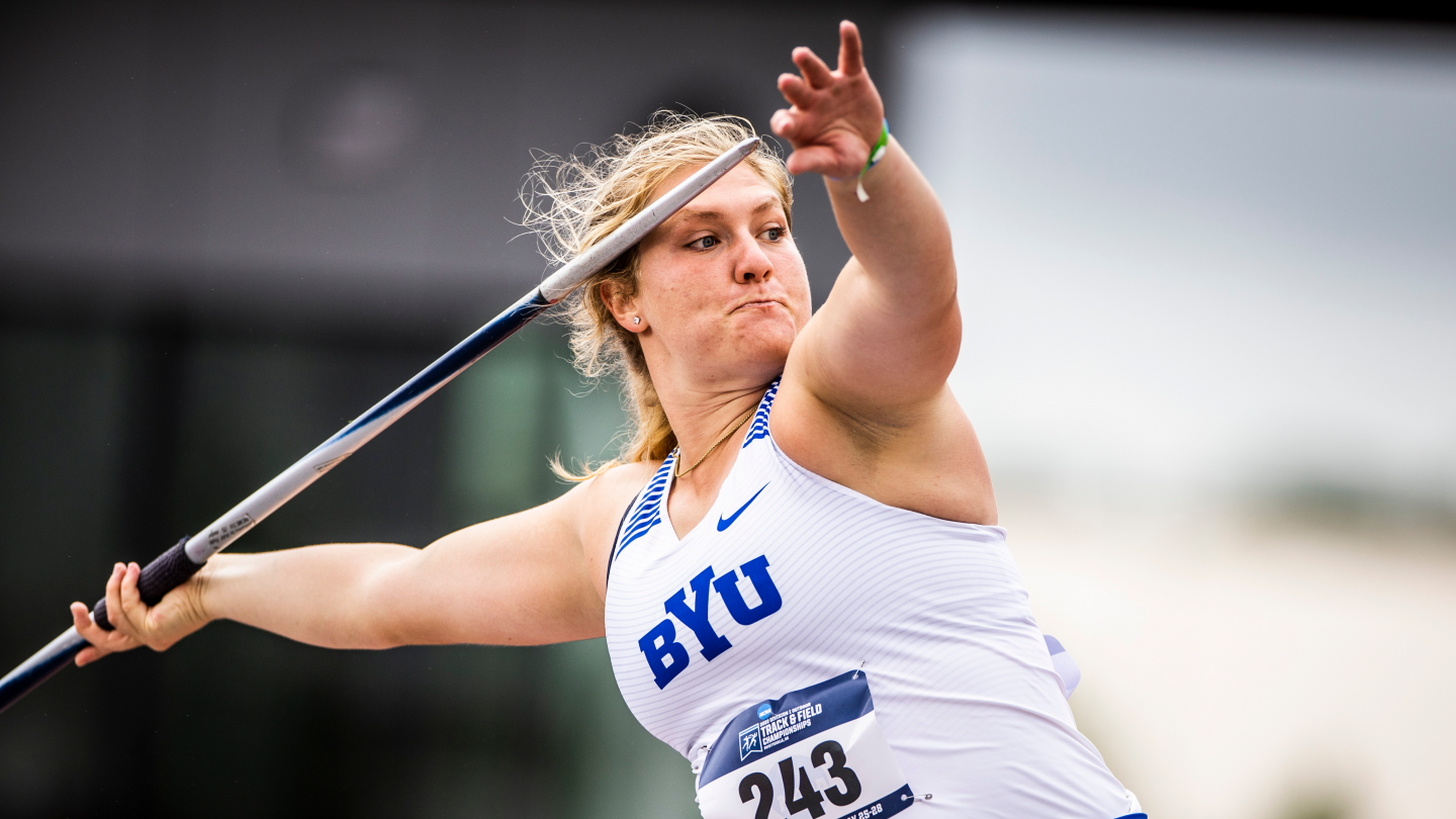 Jessica Thompson sets to throw the javelin at the 2022 NCAA West Preliminary.