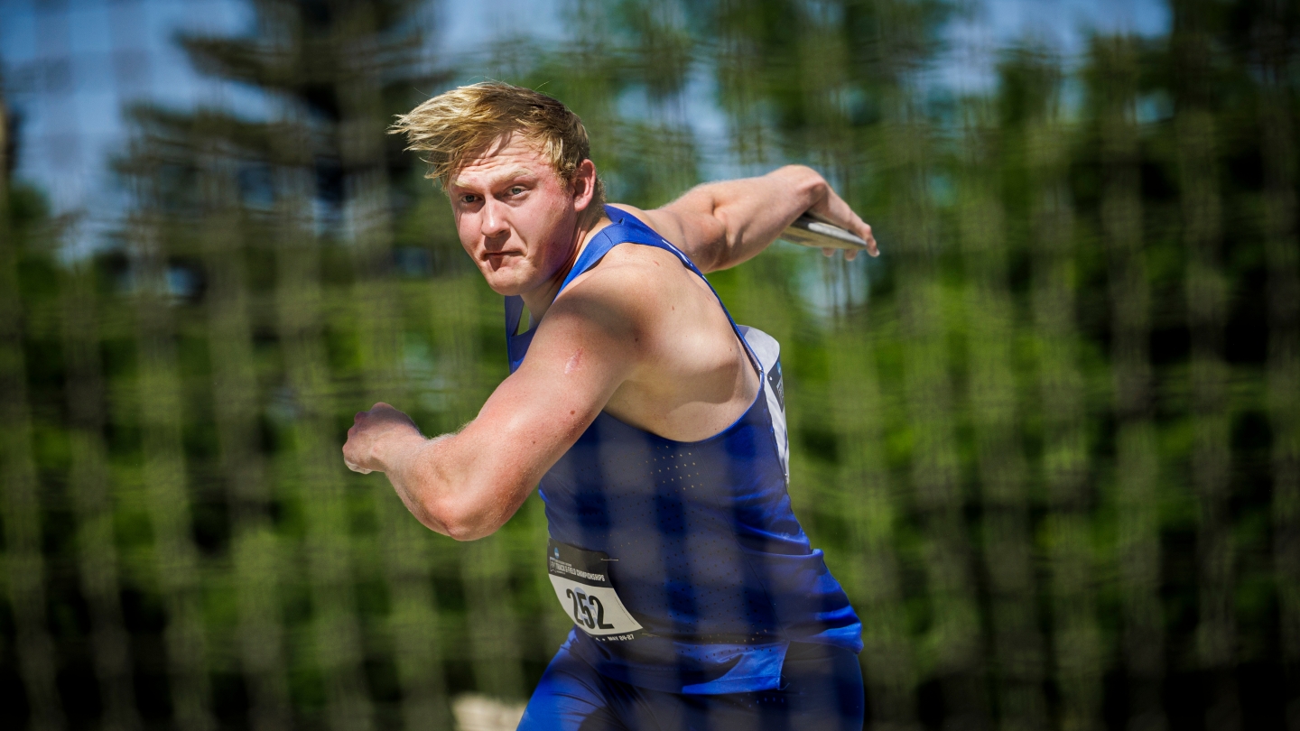 Dallin Shurts throws discus at 2023 NCAA West Regionals