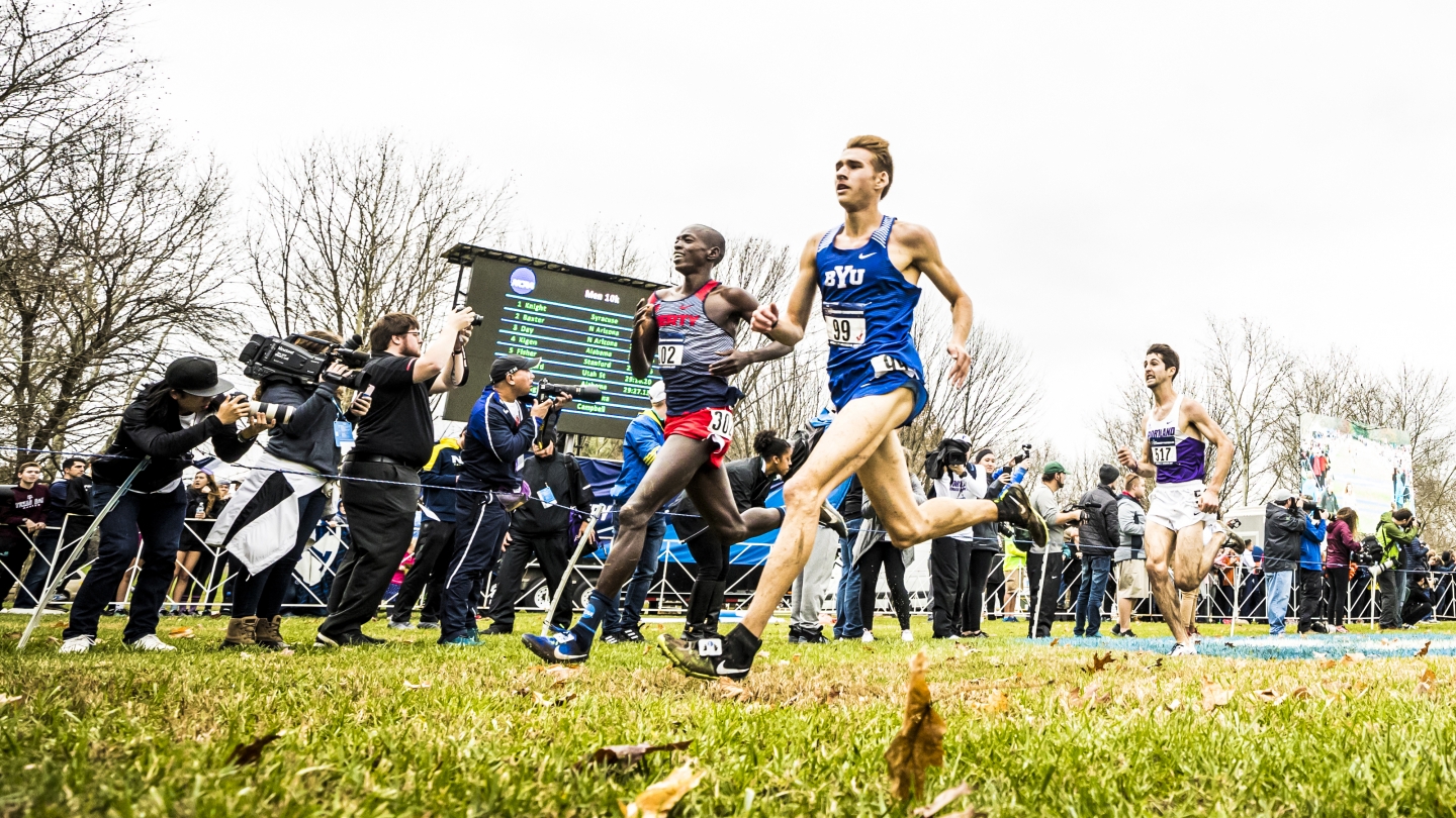 Casey Clinger races to the finish at the 2017 NCAA Cross Country Championships